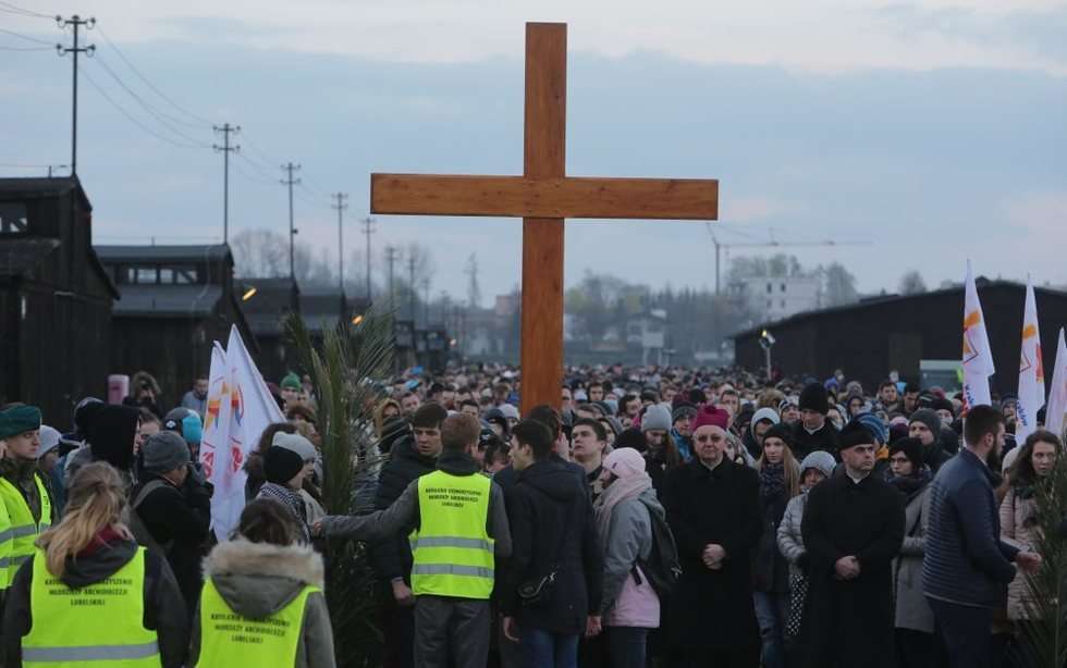  Droga krzyżowa na Majdanku (zdjęcie 9) - Autor: Wojciech Nieśpiałowski