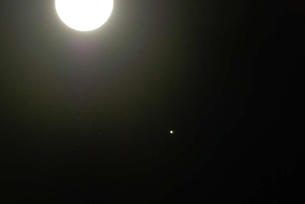  Koniunkcja Jowisza i Księżyca (zdjęcie 1) - Autor: Kuba Suszyński
