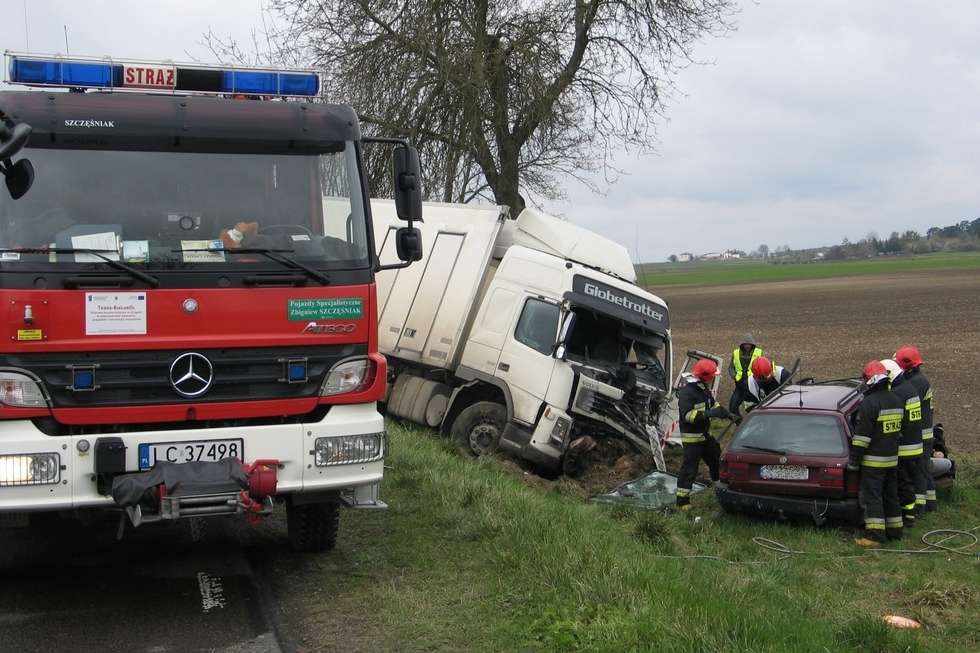  Adamów: Wypadek na drodze Chełm - Rejowiec (zdjęcie 3) - Autor: Jacek Barczyński