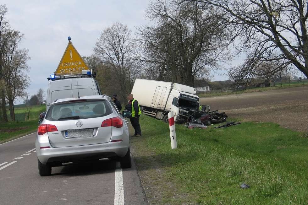  Adamów: Wypadek na drodze Chełm - Rejowiec (zdjęcie 5) - Autor: Jacek Barczyński