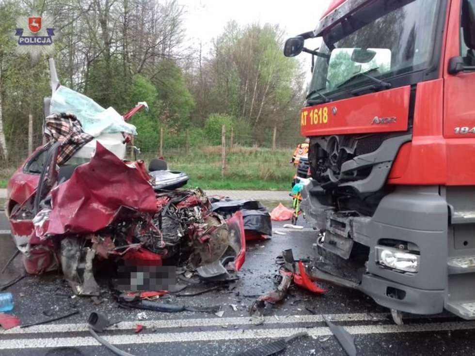  Wypadek w Trzcińcu. Nie żyje jedna osoba (zdjęcie 1) - Autor: Policja