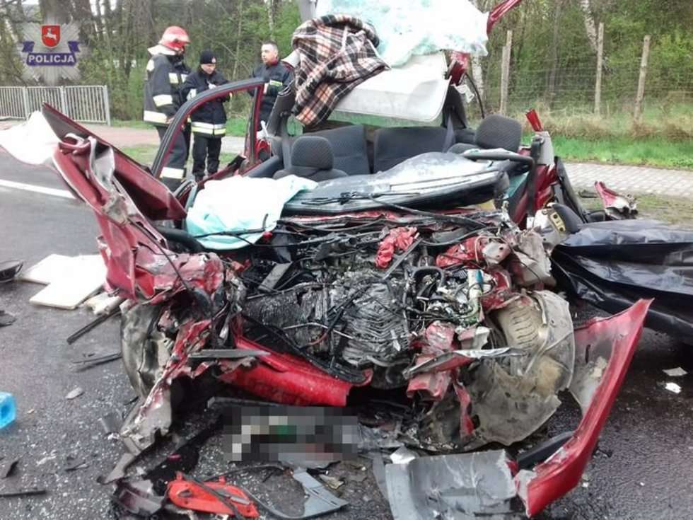  Wypadek w Trzcińcu. Nie żyje jedna osoba (zdjęcie 2) - Autor: Policja