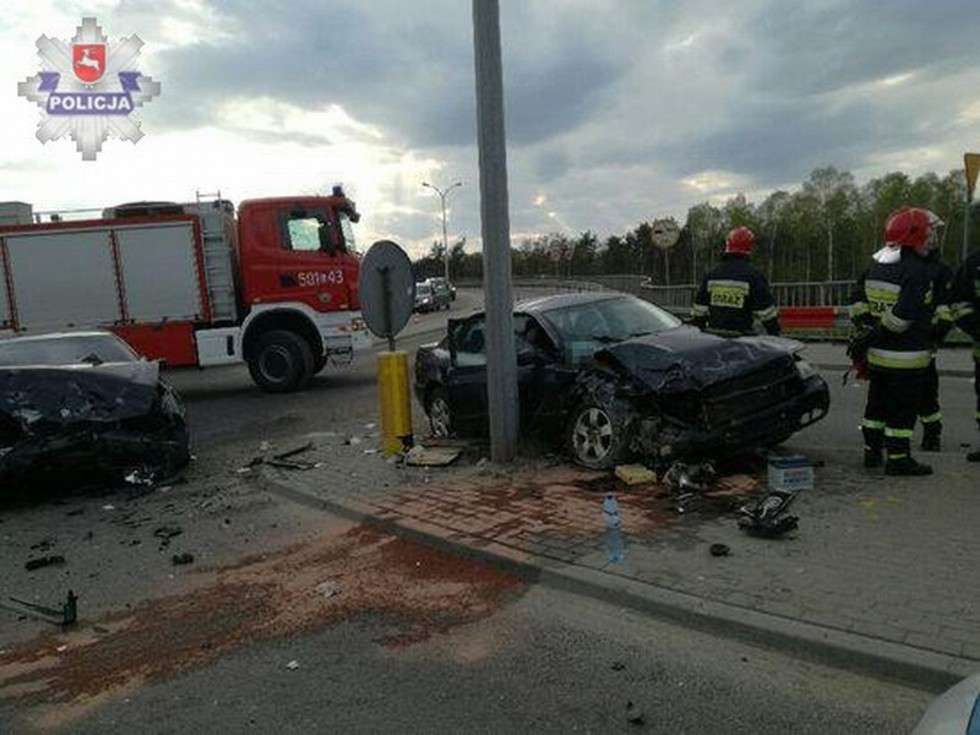 Wypadek na obwodnicy Puław (zdjęcie 1) - Autor: Policja