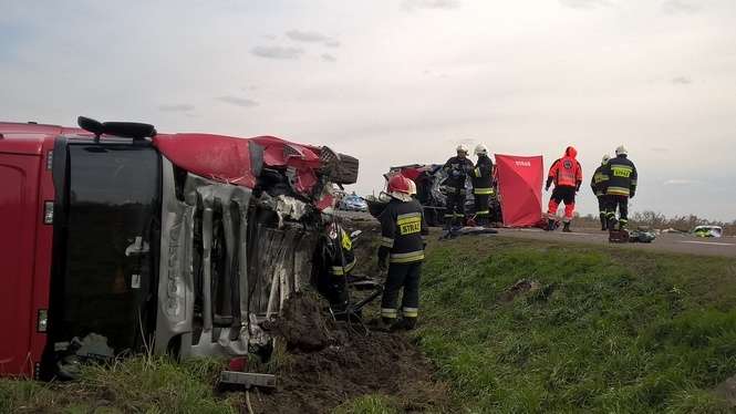 Wypadek w Dorohuczy: Kobieta wjechała pod ciężarówkę i zginęła - Autor: Wojciech Chudoba