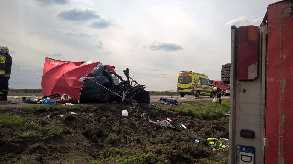  Wypadek w Dorohuczy: Kobieta wjechała pod ciężarówkę i zginęła (zdjęcie 5) - Autor: Wojciech Chudoba