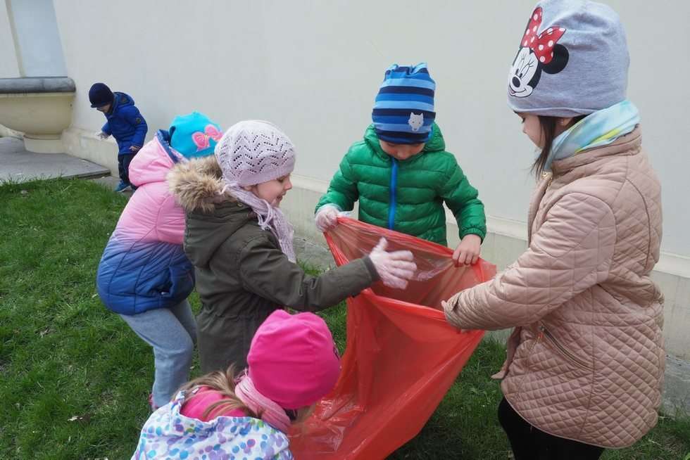  Przedszkole nr 5: Akcja Posprzątajmy Lublin na wiosnę (zdjęcie 3) - Autor: Maciej Kaczanowski