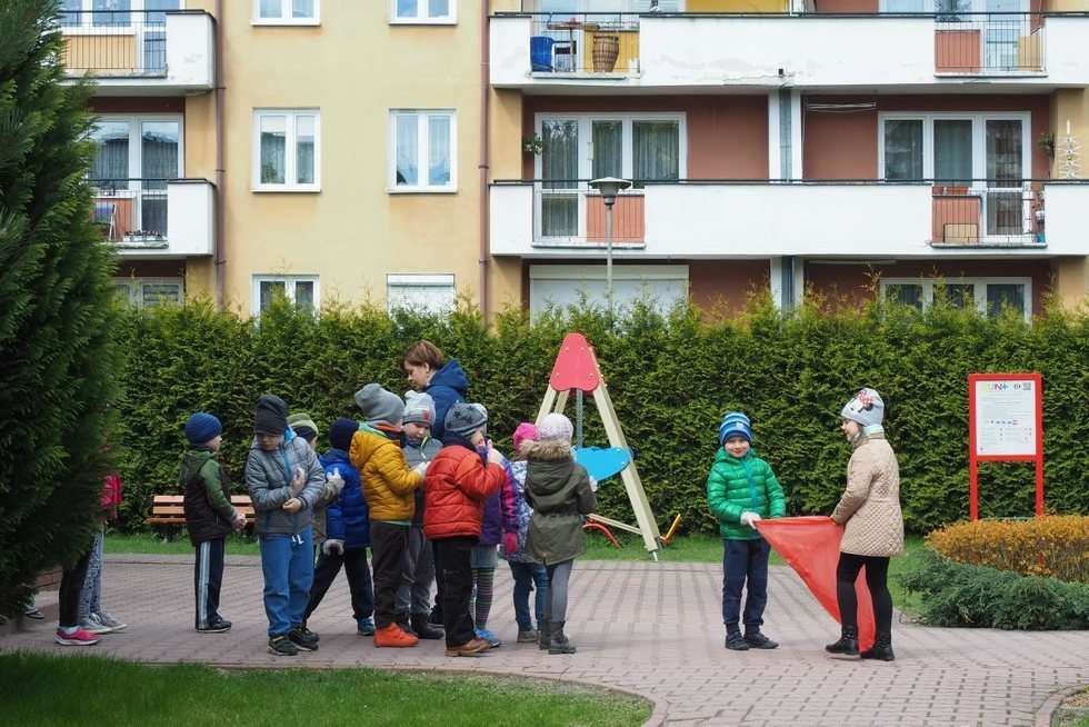  Przedszkole nr 5: Akcja Posprzątajmy Lublin na wiosnę (zdjęcie 8) - Autor: Maciej Kaczanowski