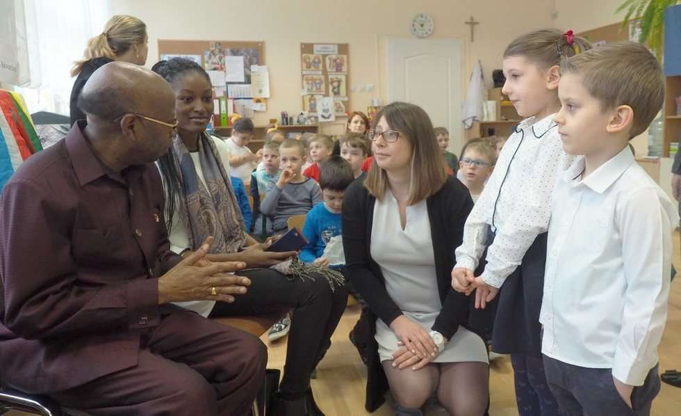  Przedszkole nr 5 w Lublinie: wizyta ambasadora Angoli (zdjęcie 17) - Autor: Maciej Kaczanowski