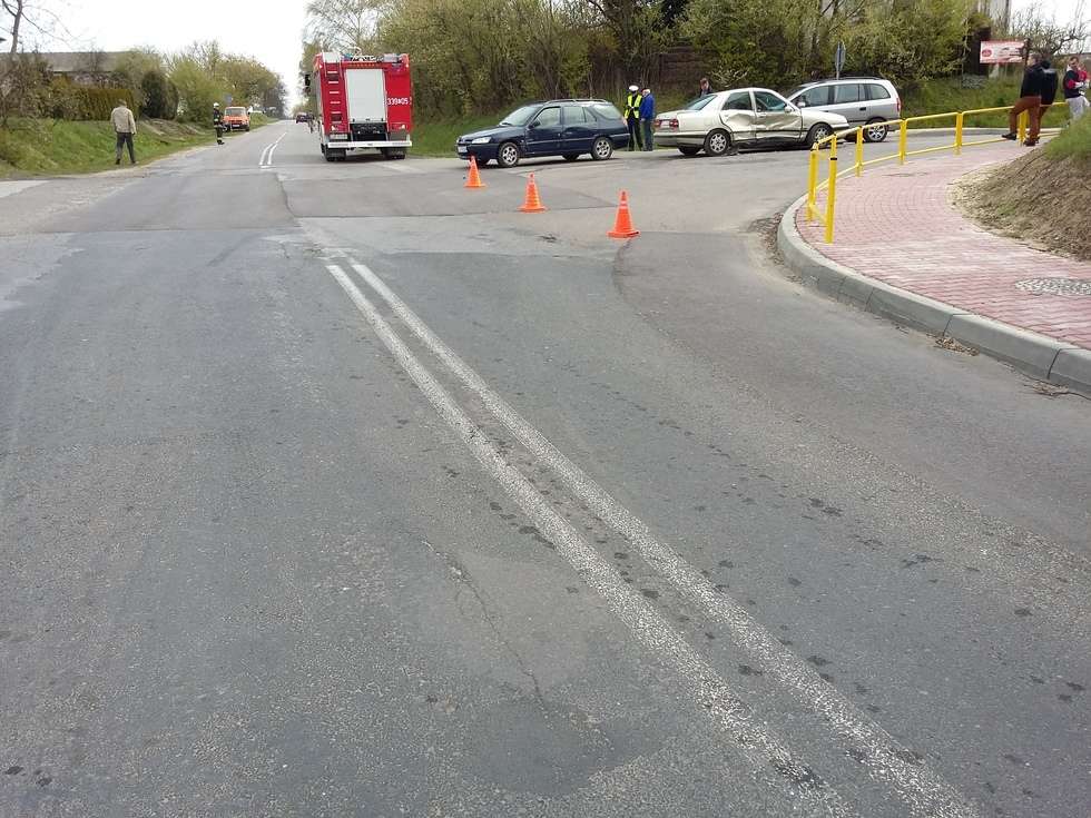  Wypadek w Wojciechowie (zdjęcie 1) - Autor: OSP Wojciechów
