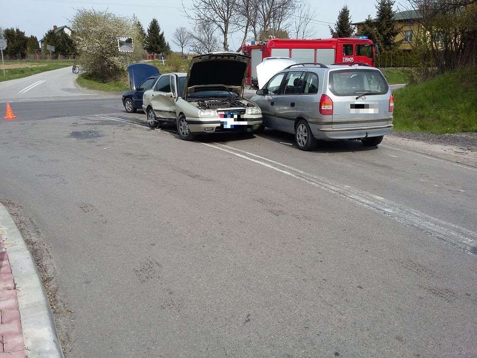  Wypadek w Wojciechowie (zdjęcie 2) - Autor: OSP Wojciechów