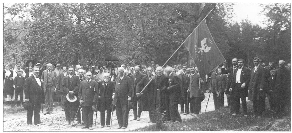  <p class="F-FotoText">W połowie maja 1916 r. odbył się w&nbsp;Nałęczowie pierwszy, jawny poch&oacute;d z&nbsp;okazji święta 3 Maja</p>
