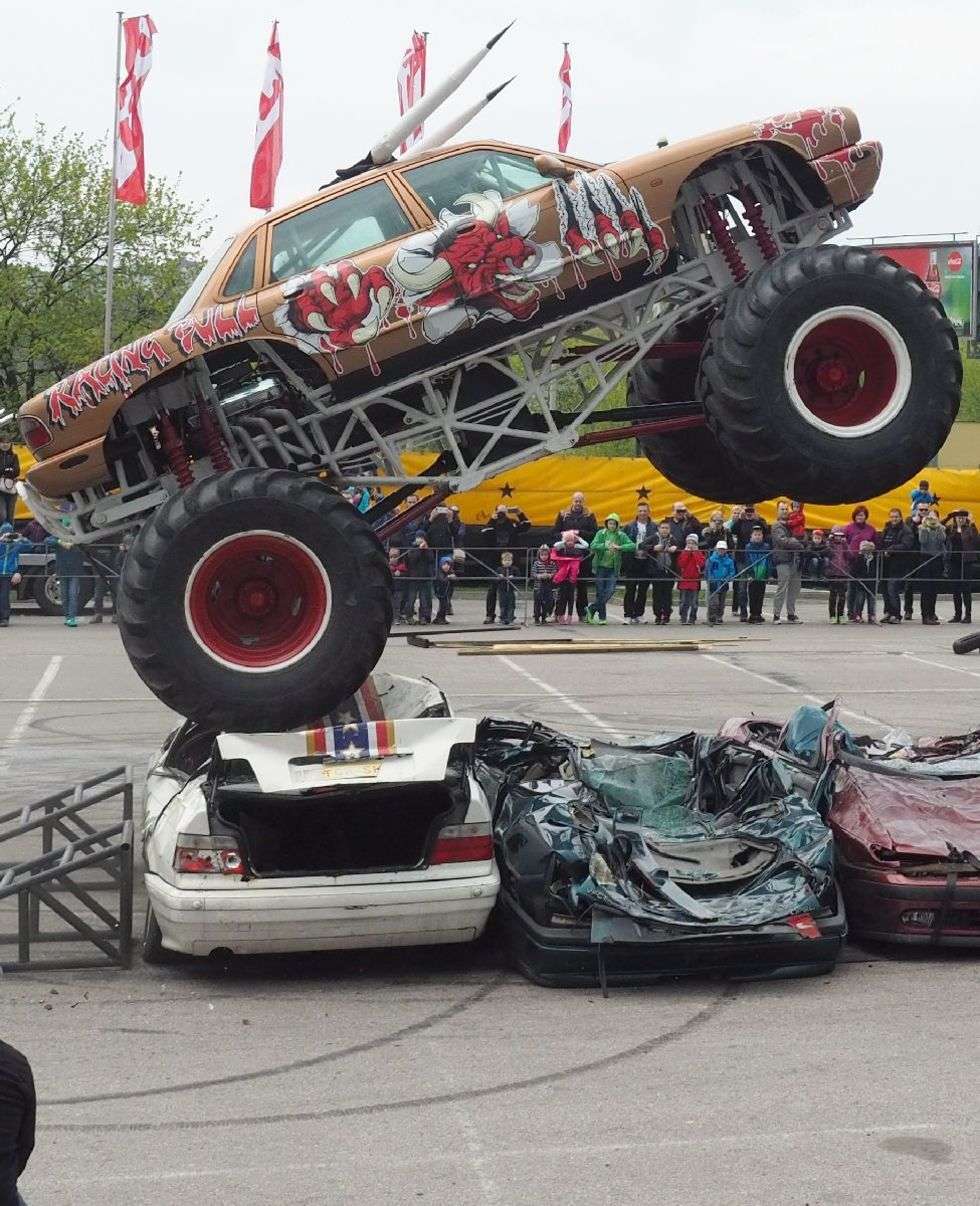  Motor Show na ul. Turystycznej: Monster Truck w akcji (zdjęcie 16) - Autor: Maciej Kaczanowski
