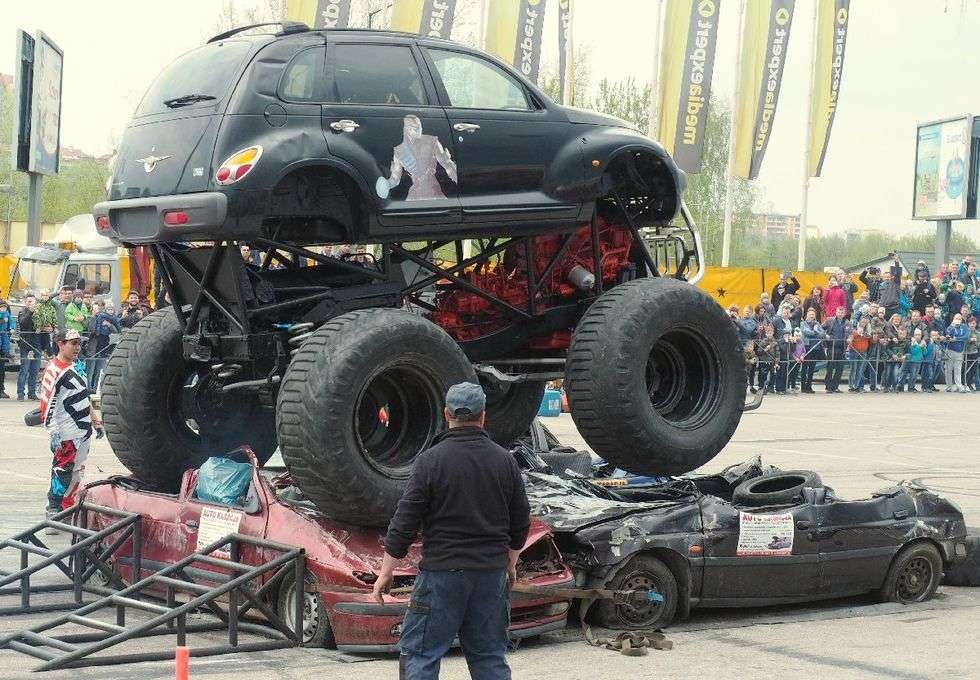  Motor Show na ul. Turystycznej: Monster Truck w akcji (zdjęcie 20) - Autor: Maciej Kaczanowski
