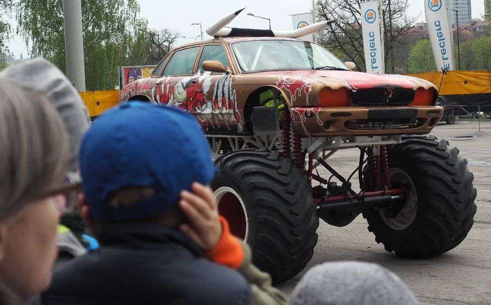  Motor Show na ul. Turystycznej: Monster Truck w akcji (zdjęcie 17) - Autor: Maciej Kaczanowski