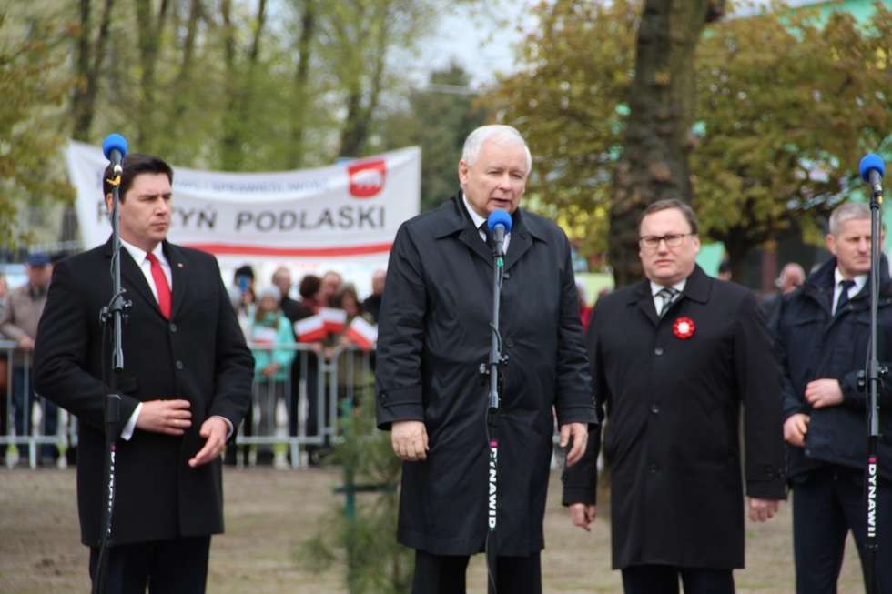  Odsłonięcie pomnika Lecha i Marii Kaczyńskich (zdjęcie 6) - Autor: Ewelina Burda