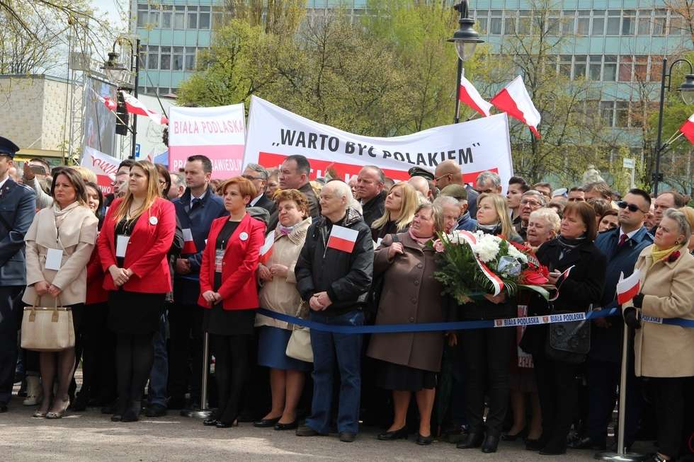  Odsłonięcie pomnika Lecha i Marii Kaczyńskich (zdjęcie 14) - Autor: Ewelina Burda