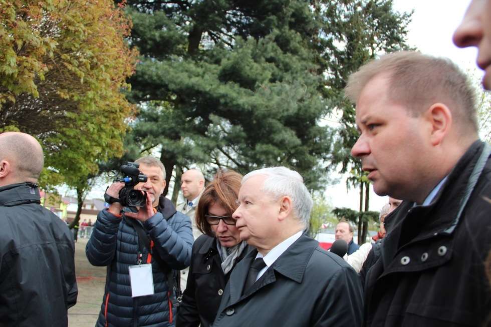  Odsłonięcie pomnika Lecha i Marii Kaczyńskich (zdjęcie 15) - Autor: Ewelina Burda