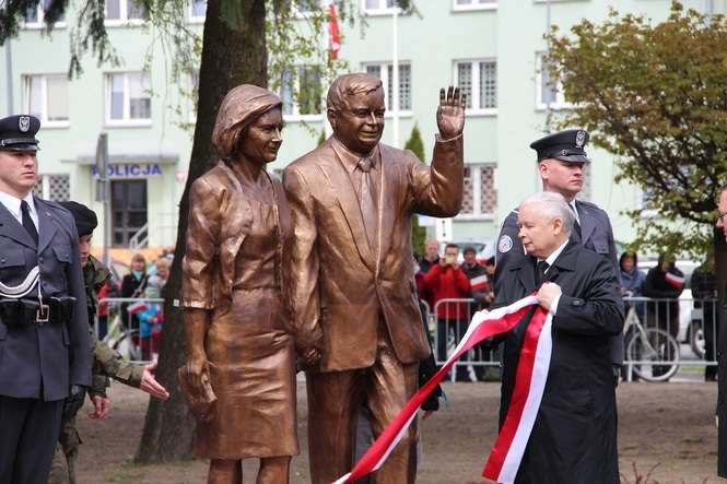 Odsłonięcie pomnika Lecha i Marii Kaczyńskich