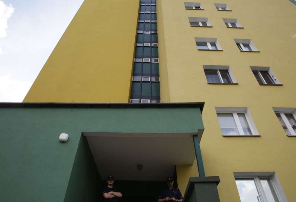  Ul. Bursztynowa: Mężczyzna wyskoczył z 11 piętra bloku (zdjęcie 2) - Autor: Wojciech Nieśpiałowski