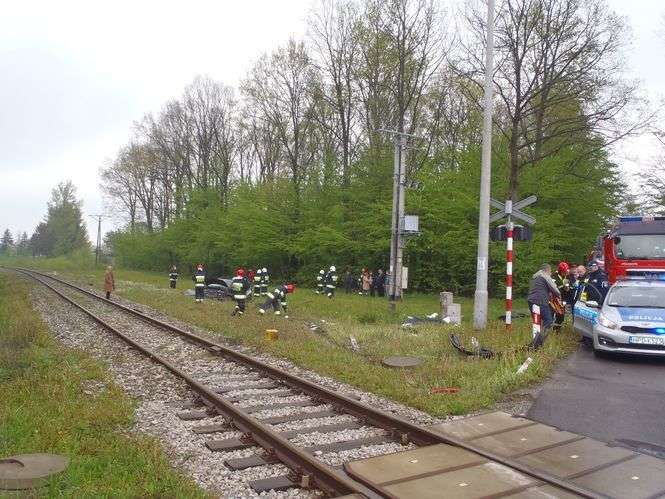 Wypadek na przejeździe kolejowym w Sobieszczanach