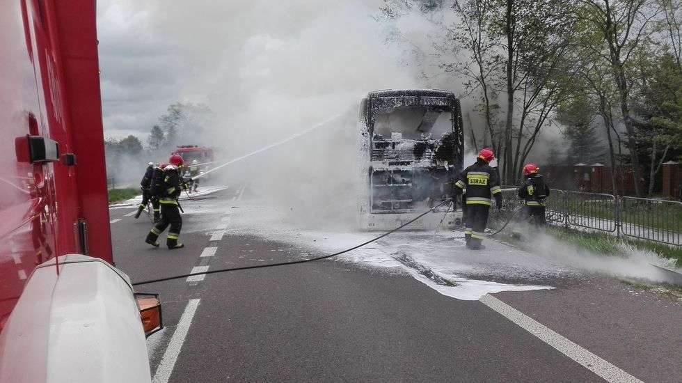  Pożar autokaru w Fajsławicach (zdjęcie 8) - Autor: kpt. Kamil Bereza/ KP PSP Krasnystaw