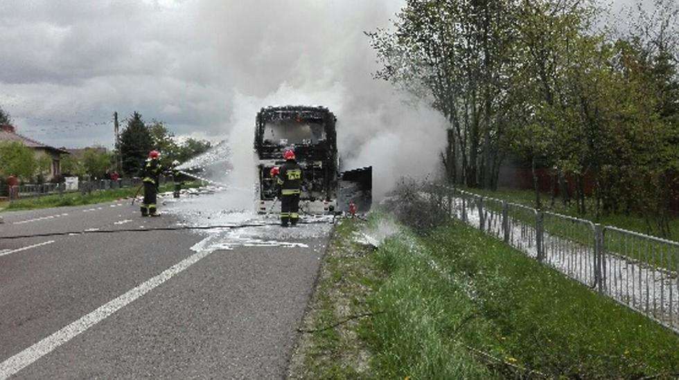  Pożar autokaru w Fajsławicach (zdjęcie 16) - Autor: kpt. Kamil Bereza/ KP PSP Krasnystaw