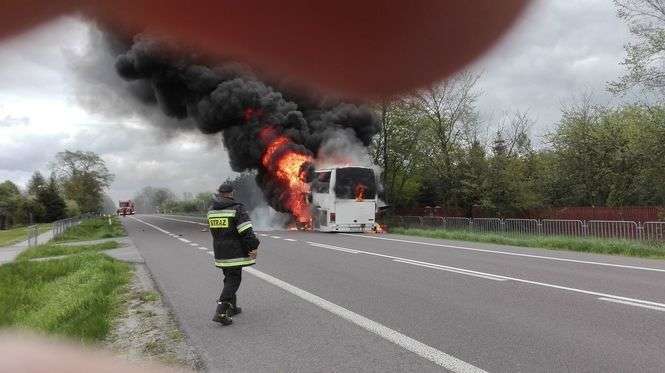 Pożar autokaru w Fajsławicach - Autor: kpt. Kamil Bereza/ KP PSP Krasnystaw