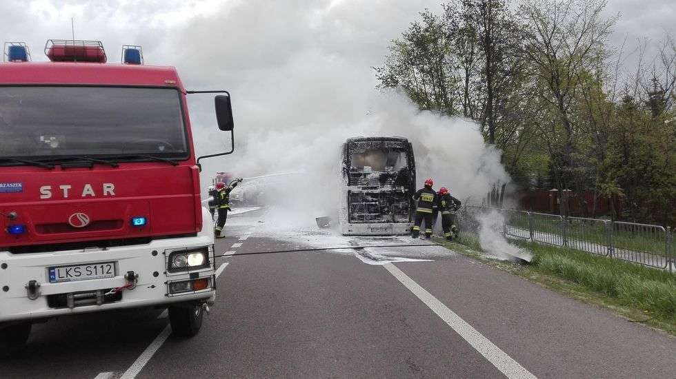  Pożar autokaru w Fajsławicach (zdjęcie 7) - Autor: kpt. Kamil Bereza/ KP PSP Krasnystaw