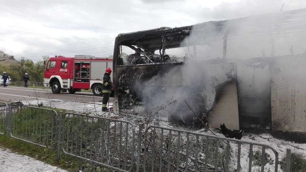  Pożar autokaru w Fajsławicach (zdjęcie 11) - Autor: kpt. Kamil Bereza/ KP PSP Krasnystaw