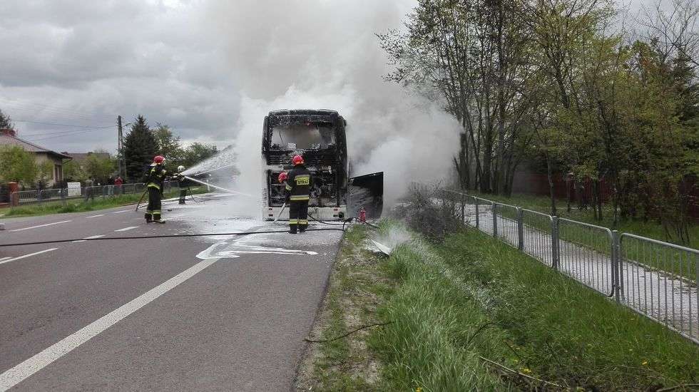  Pożar autokaru w Fajsławicach (zdjęcie 10) - Autor: kpt. Kamil Bereza/ KP PSP Krasnystaw