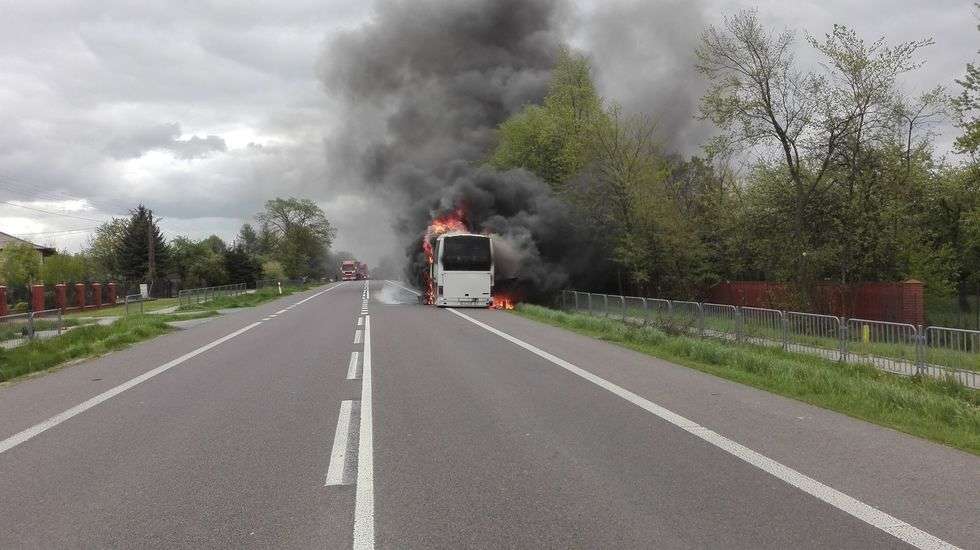  Pożar autokaru w Fajsławicach (zdjęcie 13) - Autor: kpt. Kamil Bereza/ KP PSP Krasnystaw