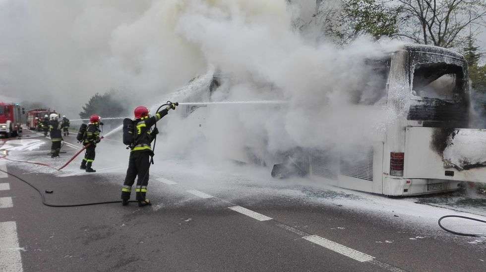 Pożar autokaru w Fajsławicach (zdjęcie 6) - Autor: kpt. Kamil Bereza/ KP PSP Krasnystaw