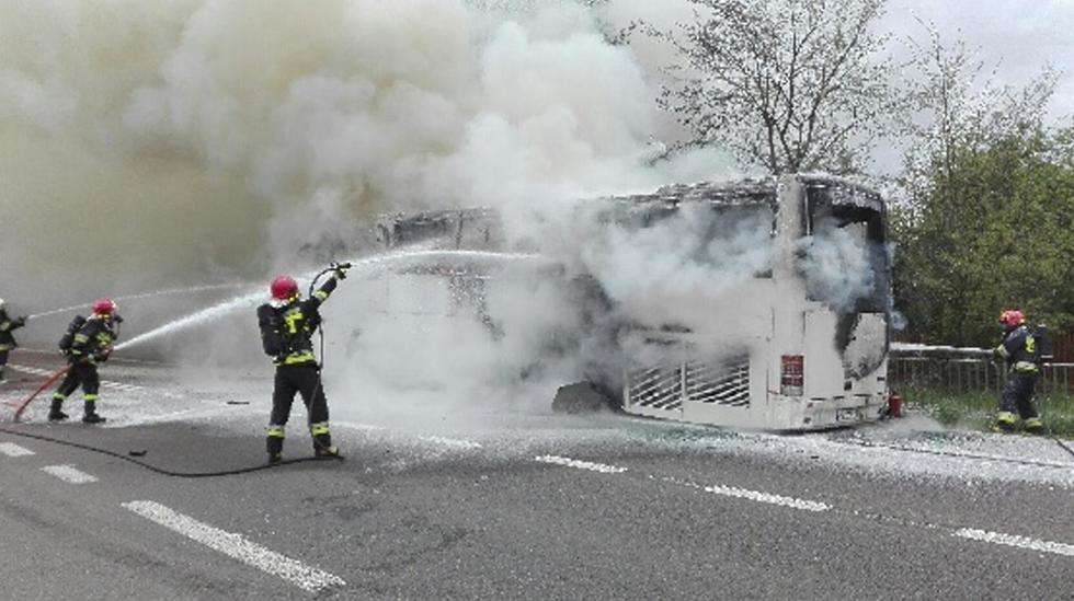  Pożar autokaru w Fajsławicach (zdjęcie 14) - Autor: kpt. Kamil Bereza/ KP PSP Krasnystaw