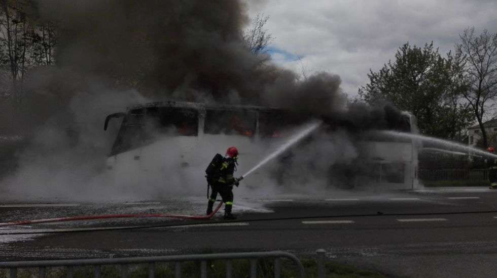  Pożar autokaru w Fajsławicach (zdjęcie 3) - Autor: kpt. Kamil Bereza/ KP PSP Krasnystaw
