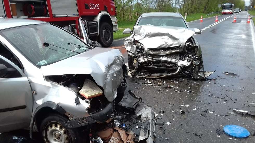  Wypadek na drodze Puławy - Gołąb (zdjęcie 2) - Autor: PSP Puławy