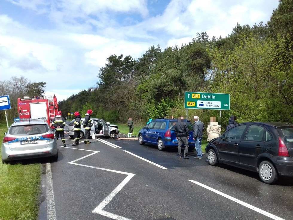  Wypadek na drodze Puławy - Gołąb (zdjęcie 4) - Autor: Policja