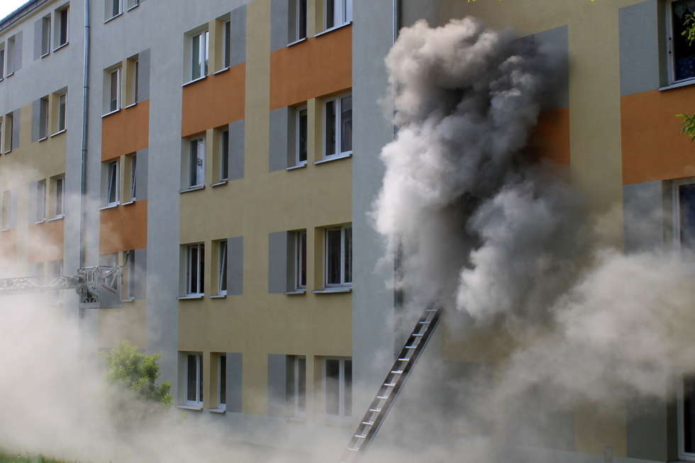  Pożar mieszkania na os. Sienkiewicza w Puławach (zdjęcie 3) - Autor: Radosław Szczęch