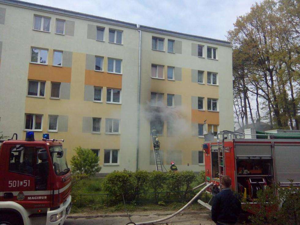  Pożar mieszkania na os. Sienkiewicza w Puławach  - Autor: Radosław Szczęch