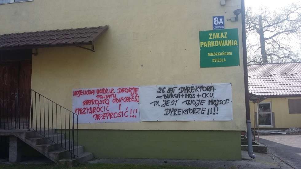  Transparenty przy RCKU w Puławach (zdjęcie 1) - Autor: Alarm 24