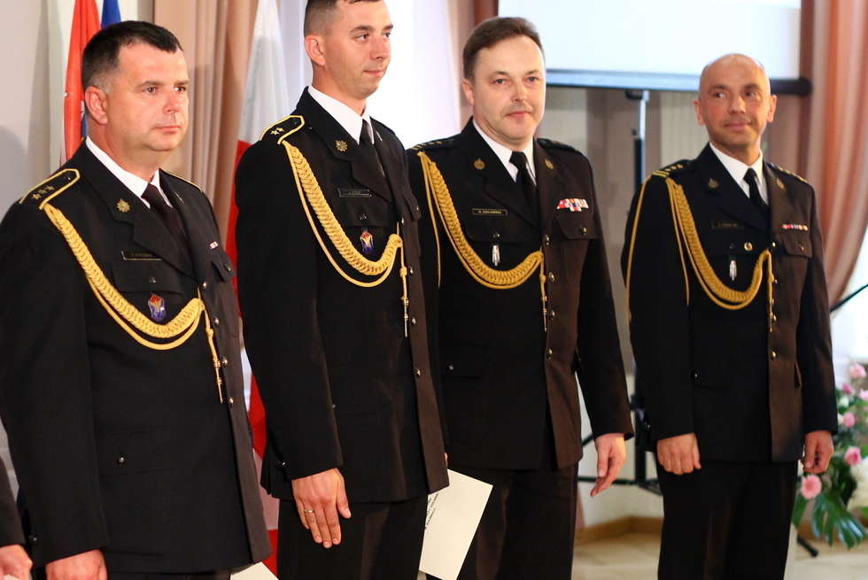  Podziękowania i awanse dla strażaków z powiatu puławskiego (zdjęcie 12) - Autor: Radosław Szczęch