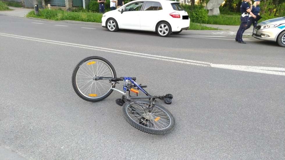 Wypadek na ul. Rymwida. Samochód potrącił rowerzystę (zdjęcie 2) - Autor: Grzegorz Rekiel