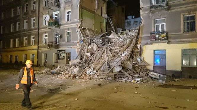  Lubartowska: Rozbiórka kamienicy po katastrofie budowlanej 
