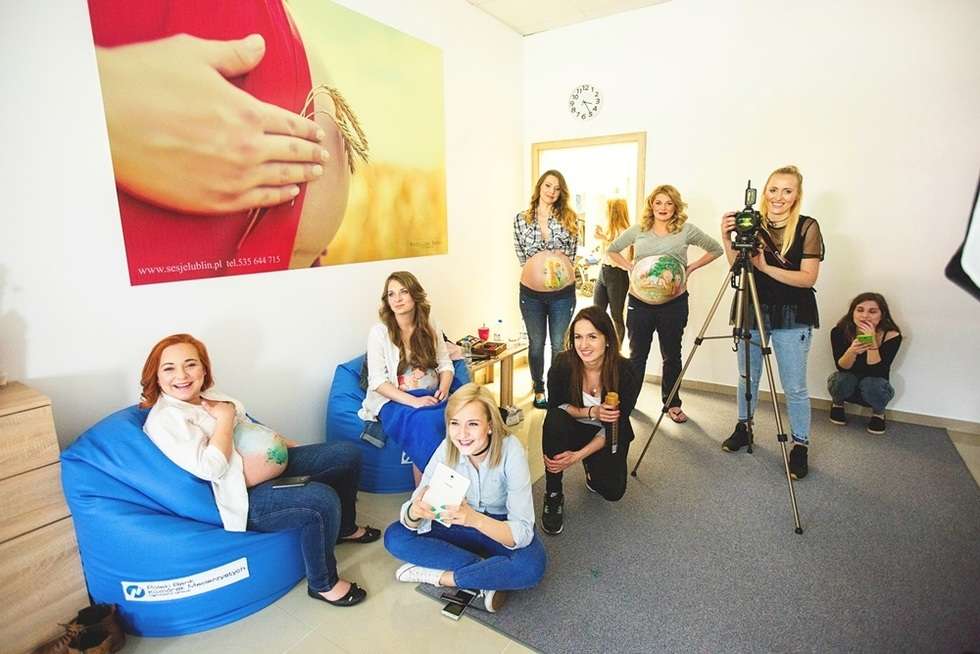  „Brzuszki dla noworodków”. Zdjęcia z przygotowań do sesji (zdjęcie 8) - Autor: Magda Grądecka
