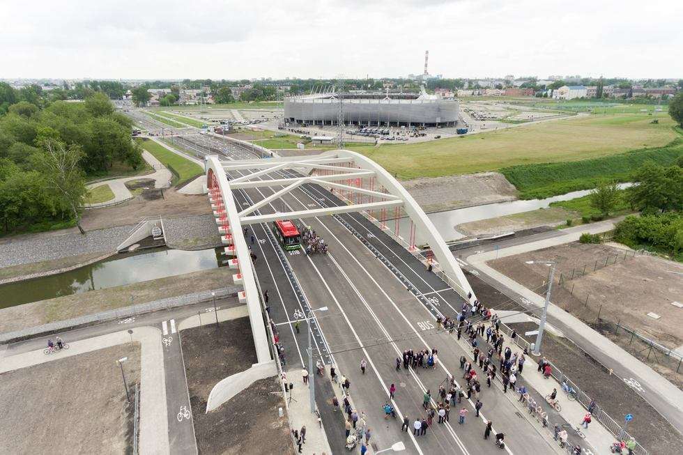  Ul. Muzyczna: Nowy most nad Bystrzycą. Zdjęcia z drona (zdjęcie 1) - Autor: Jakub Mróz / dronoff.pl