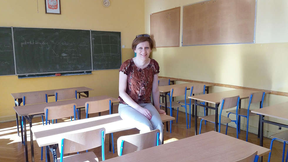  <p>8.06 Gimnazjum nr 19, pani Ania ponad 20 lat jest nauczycielką&nbsp;</p>
