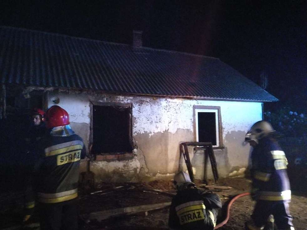  Pożar domu w miejscowości Płouszowice-Kolonia (zdjęcie 3) - Autor: KM PSP Lublin