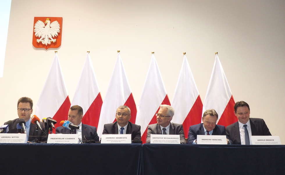  Podpisanie umów na przebudowę linii kolejowej Lublin - Otwock (zdjęcie 5) - Autor: Maciej Kaczanowski