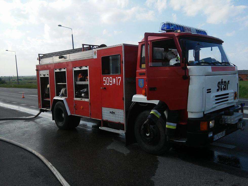  Pożar samochodu (zdjęcie 2) - Autor: OSP Markuszów