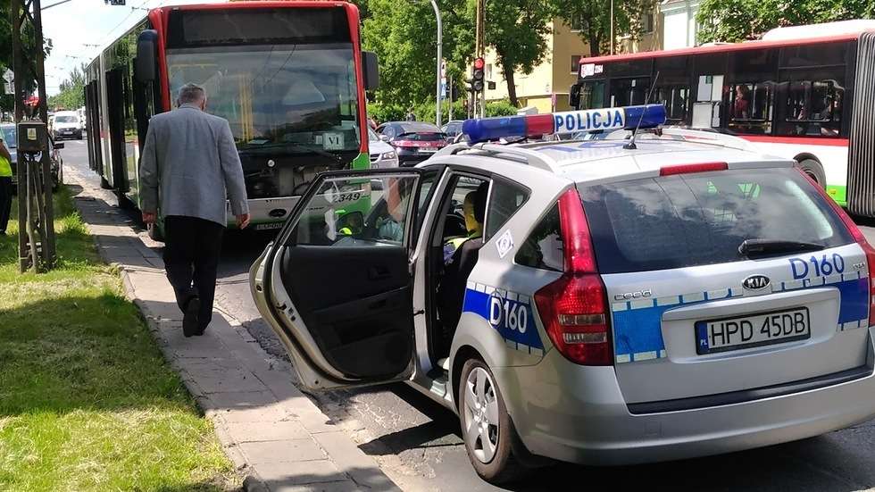  Al. Racławickie: Zderzenie autobusu i BMW (zdjęcie 4) - Autor: Grzegorz Rekiel