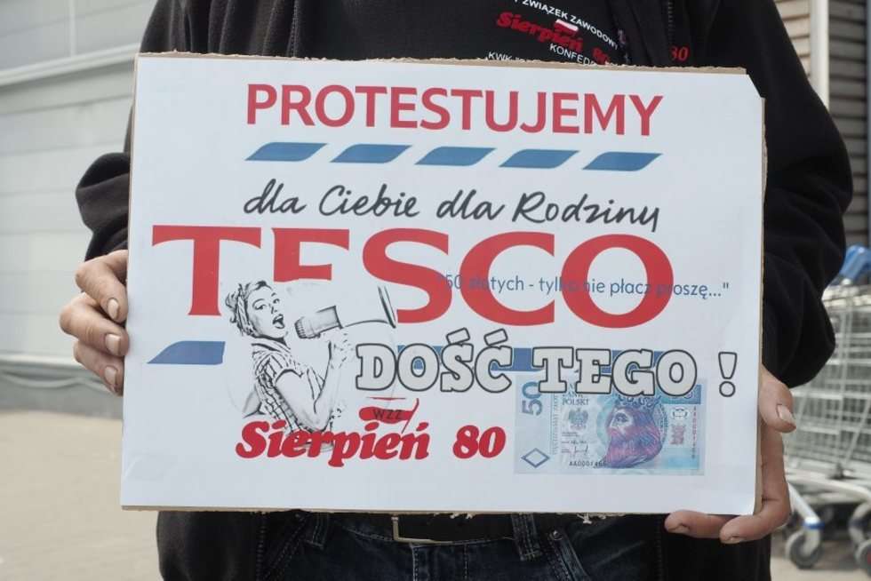  Protest pracowników Tesco  (zdjęcie 10) - Autor: Dorota Awiorko